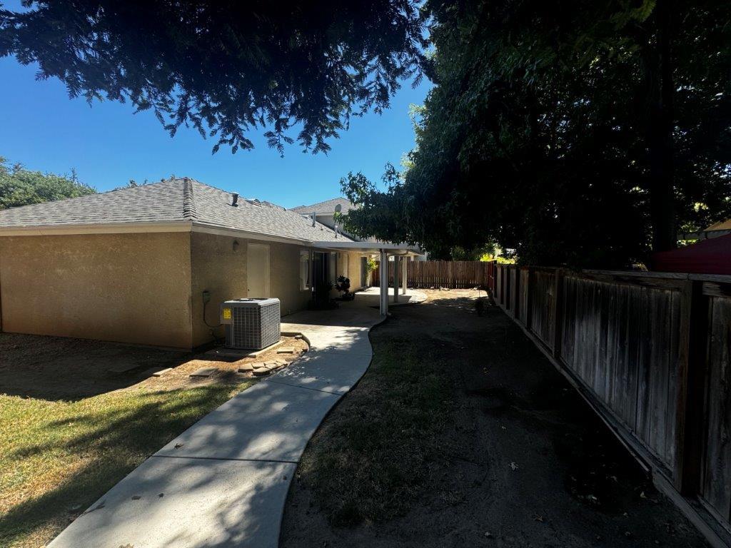 7117 N Antioch Ave, Fresno, CA 93722