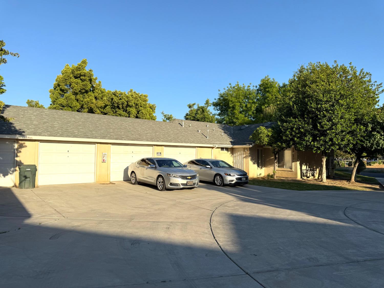 7127 N Antioch Ave, Fresno, CA 93722