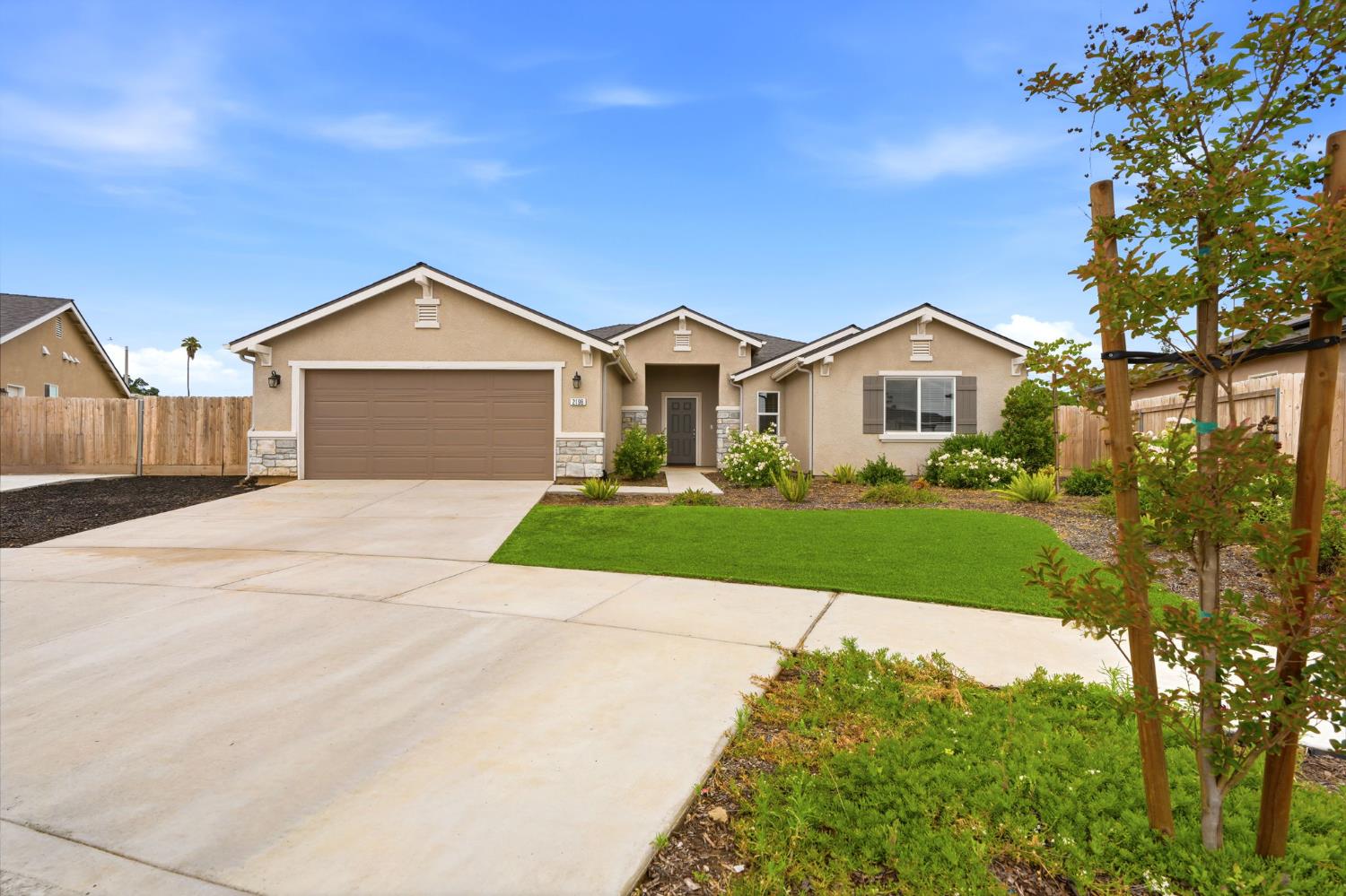 2198 W Ambassador Way, Hanford, CA 93230