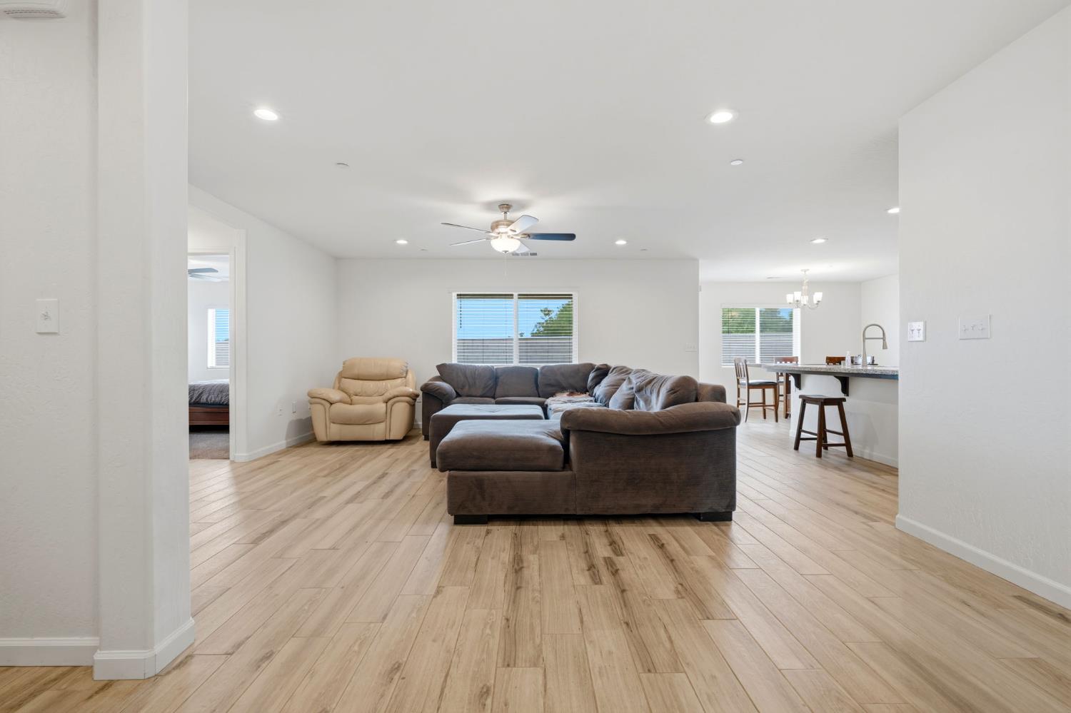 2198 W Ambassador Way, Hanford, CA 93230