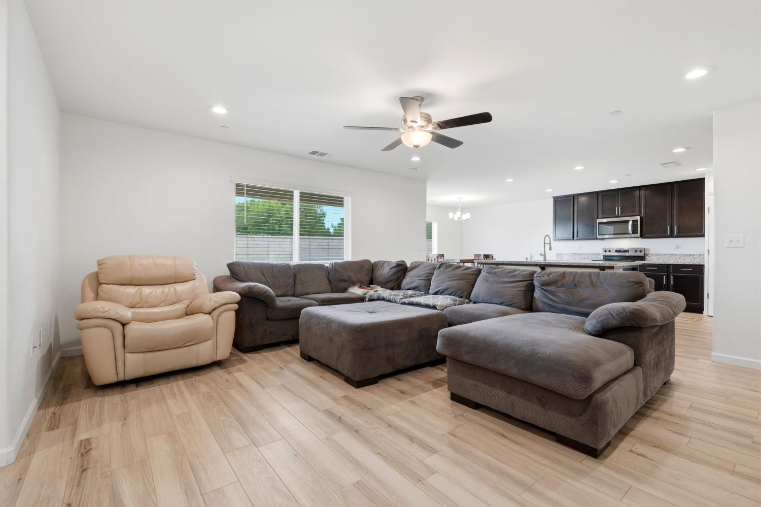 2198 W Ambassador Way, Hanford, CA 93230