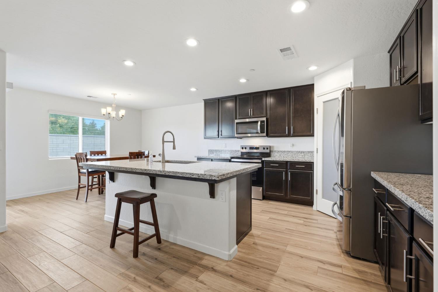 2198 W Ambassador Way, Hanford, CA 93230