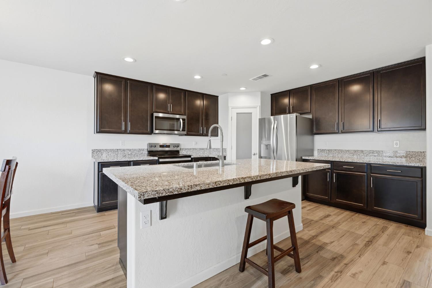 2198 W Ambassador Way, Hanford, CA 93230