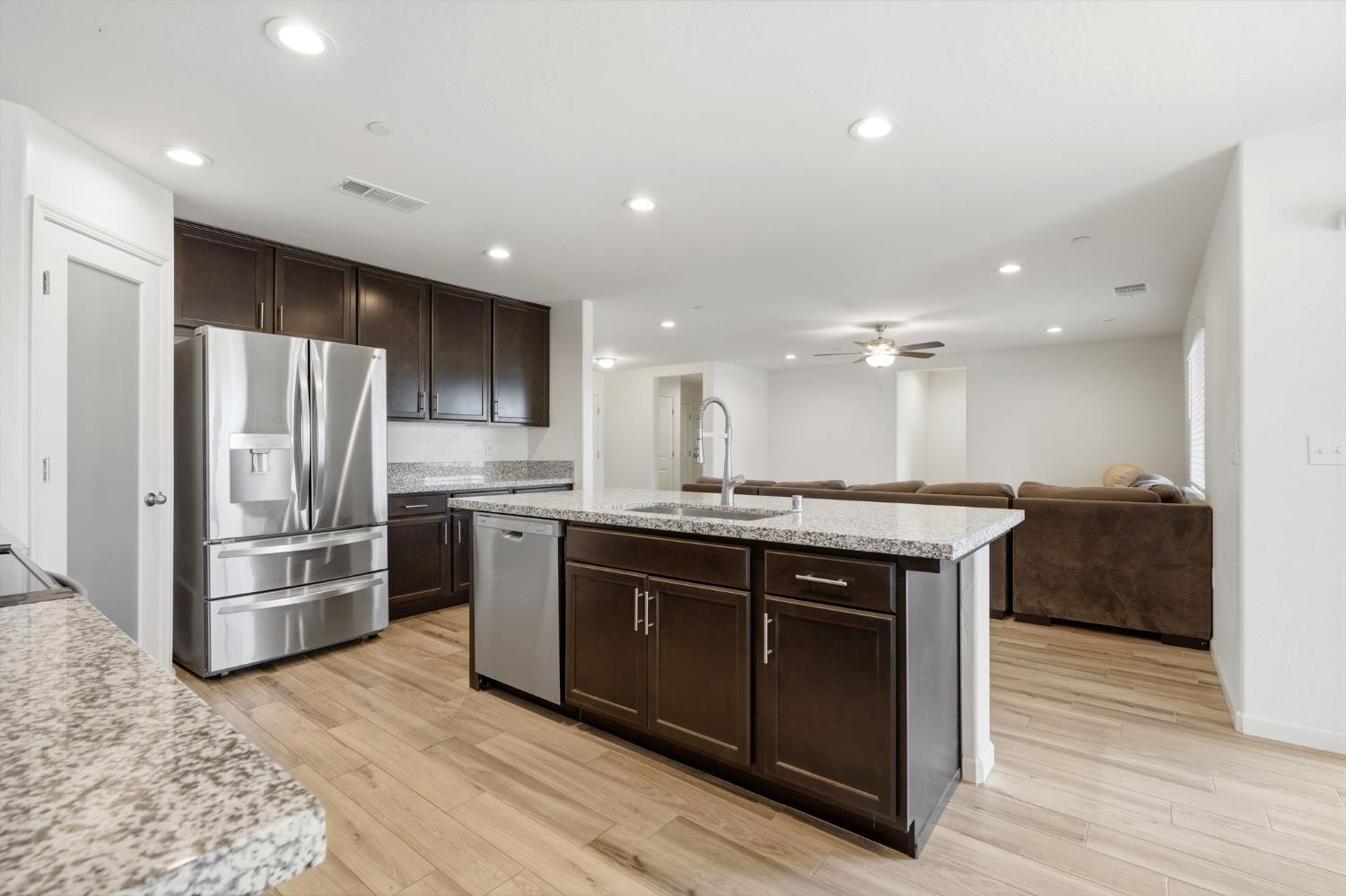 2198 W Ambassador Way, Hanford, CA 93230