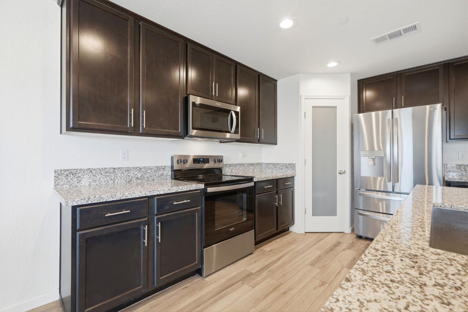 2198 W Ambassador Way, Hanford, CA 93230