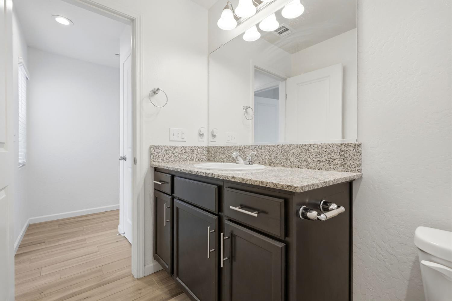 2198 W Ambassador Way, Hanford, CA 93230