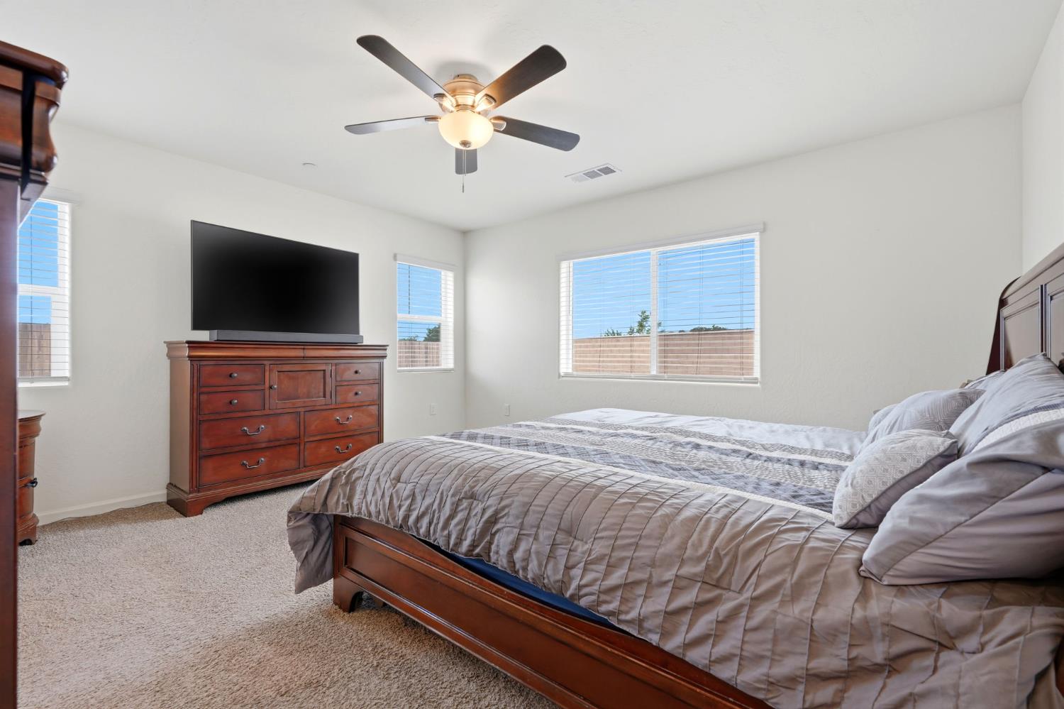 2198 W Ambassador Way, Hanford, CA 93230