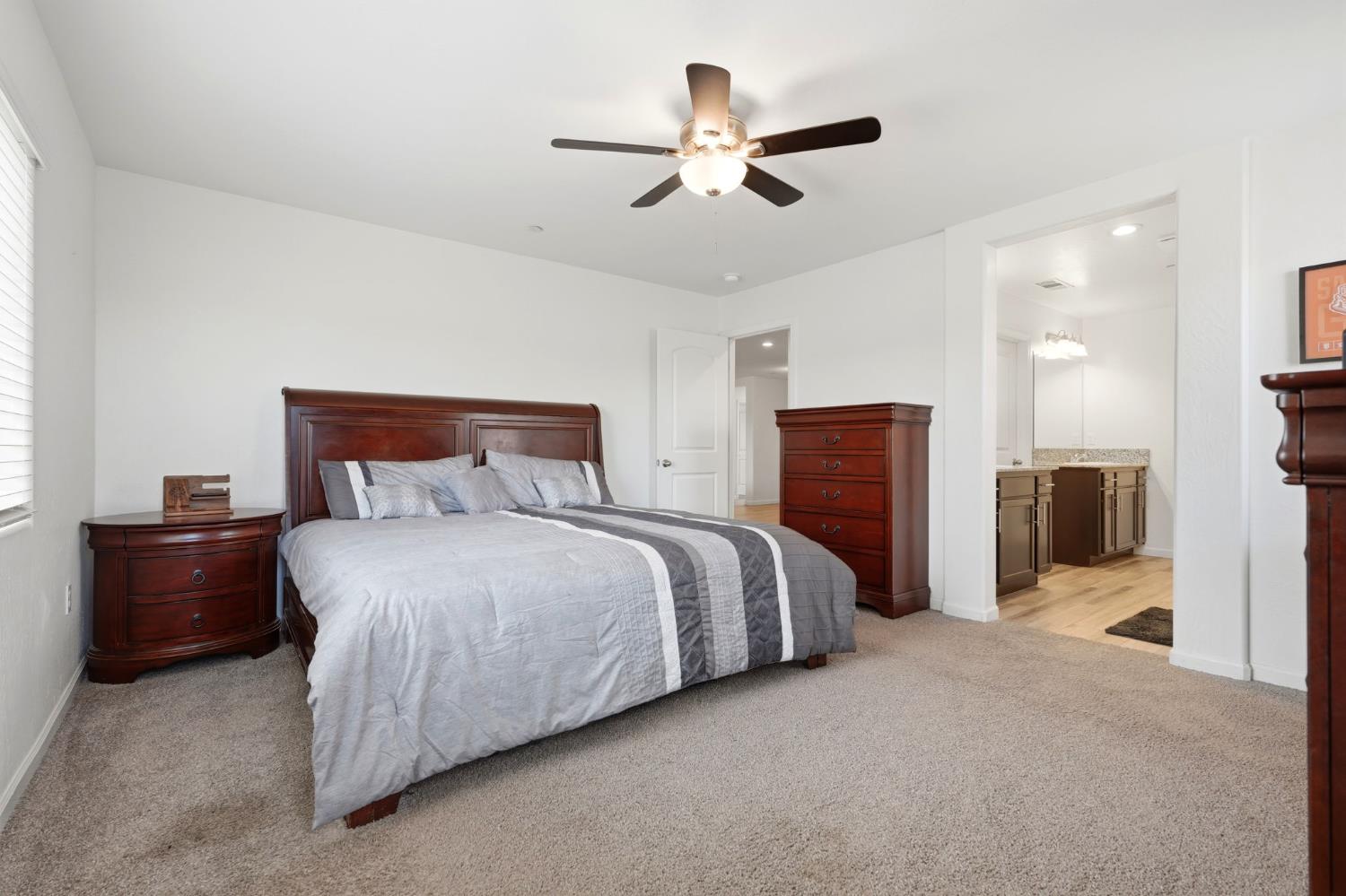 2198 W Ambassador Way, Hanford, CA 93230