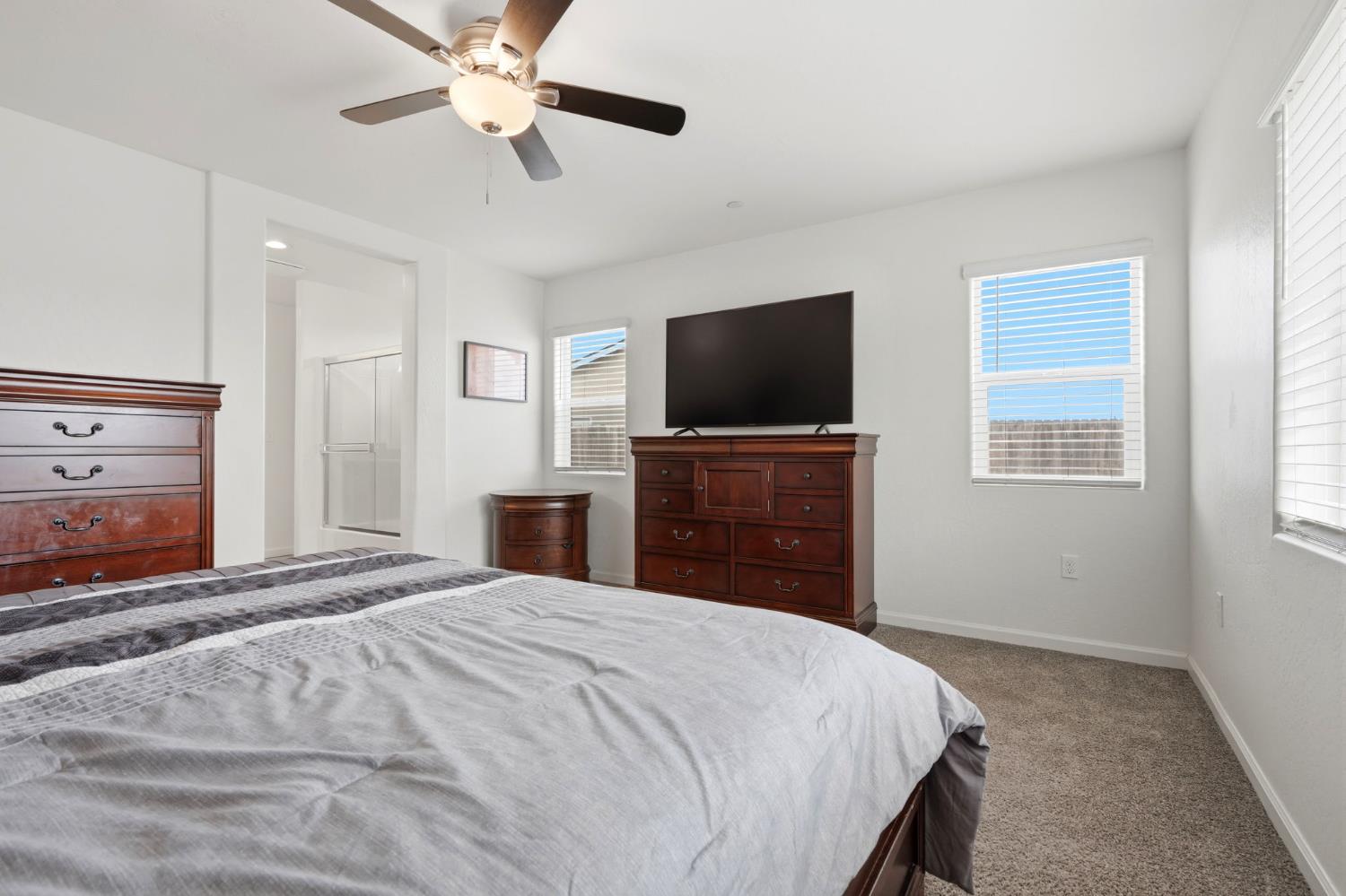 2198 W Ambassador Way, Hanford, CA 93230