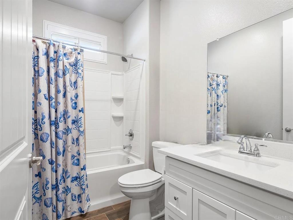6217 E Mia Dr, Fresno, CA 93727