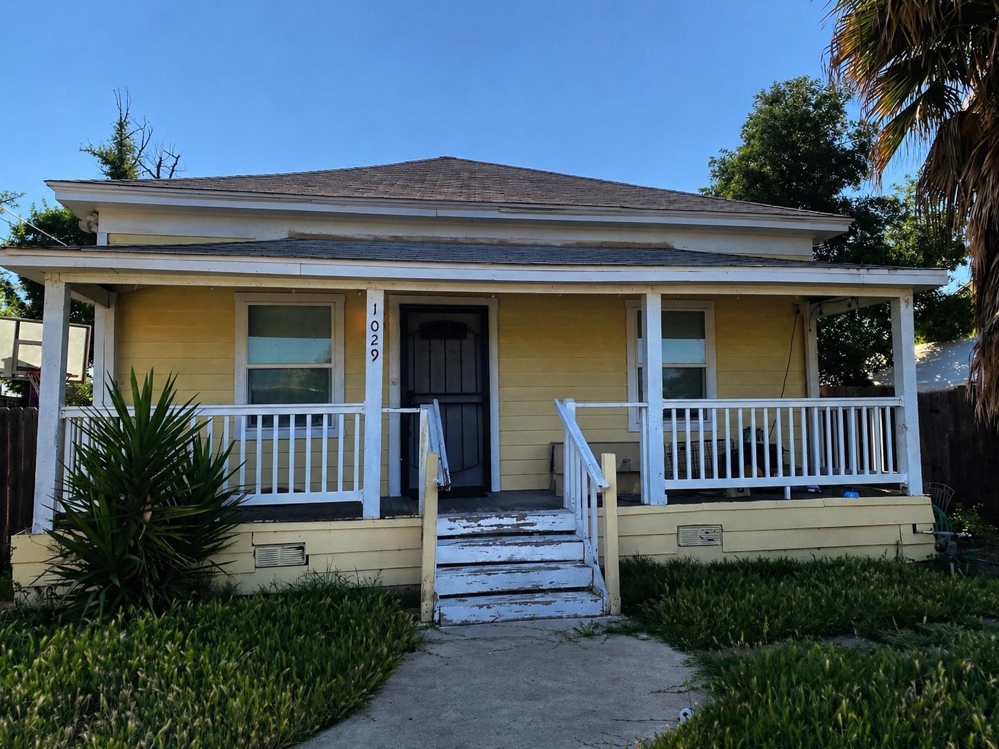 1029 N Green St, Hanford, CA 93230