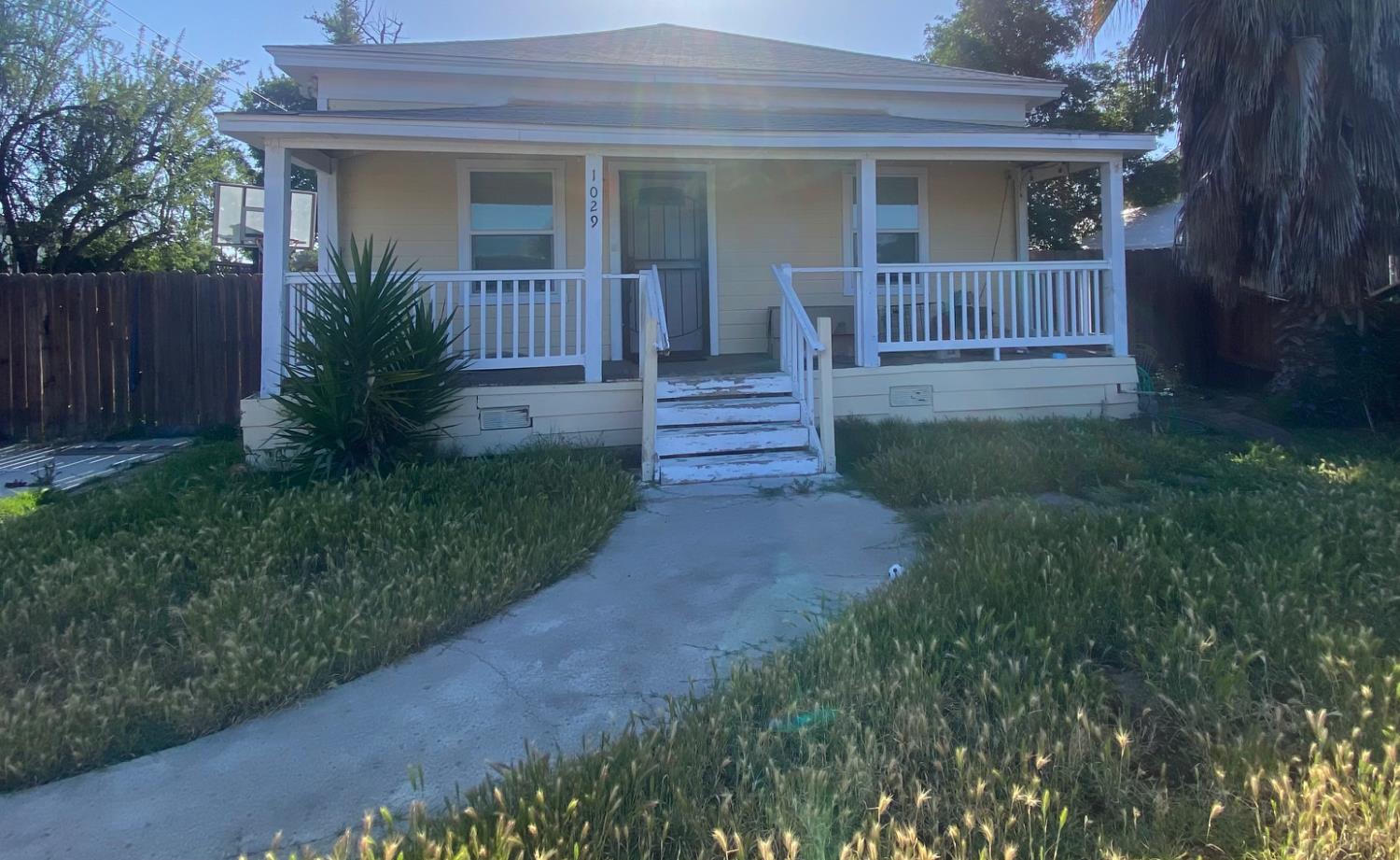 1029 N Green St, Hanford, CA 93230