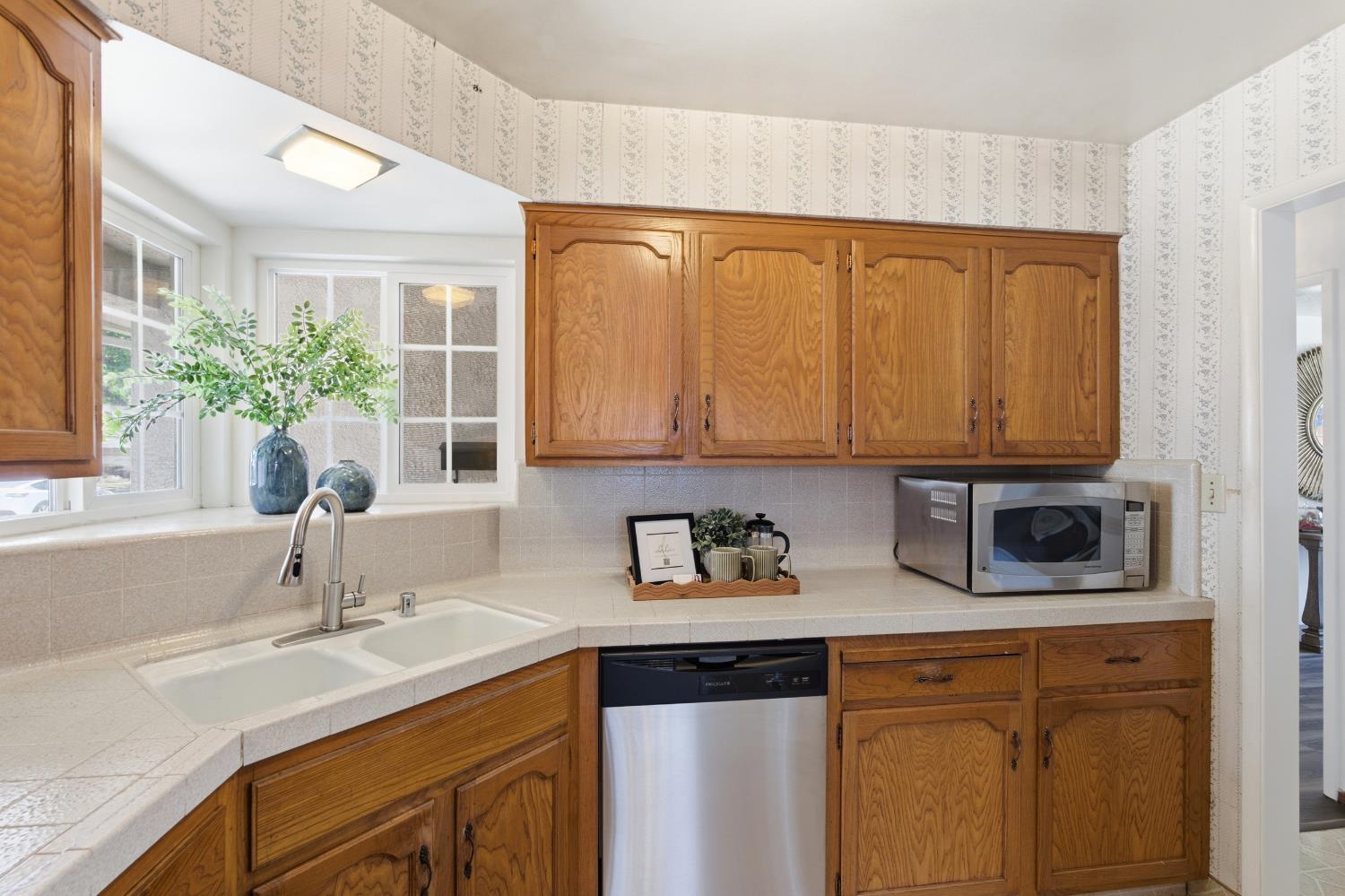 772 E Sample Ave, Fresno, CA 93710