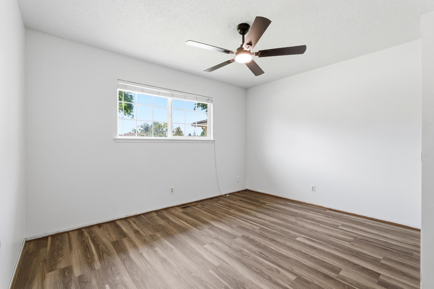 772 E Sample Ave, Fresno, CA 93710