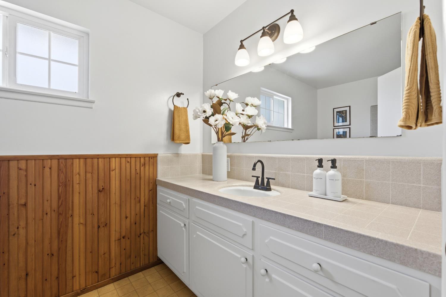 772 E Sample Ave, Fresno, CA 93710