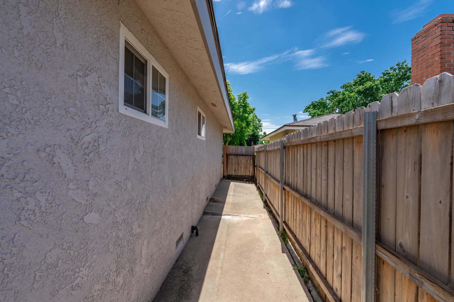772 E Sample Ave, Fresno, CA 93710