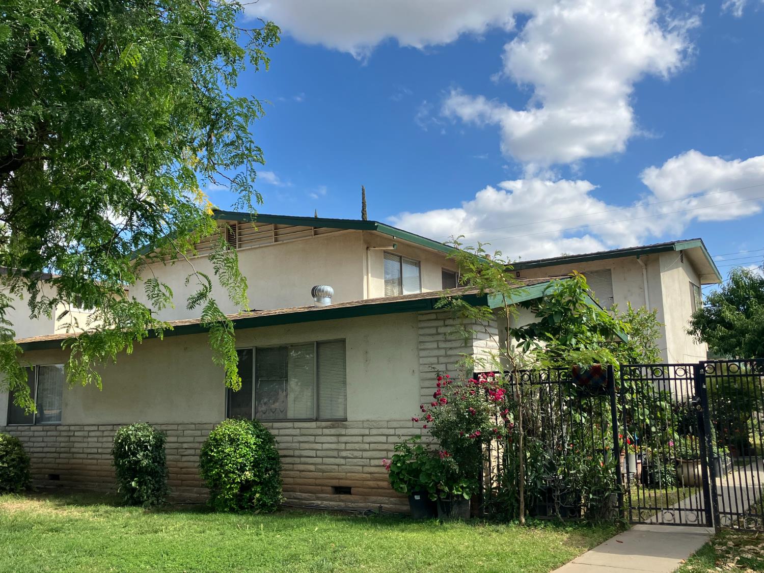 110 E Dakota Ave, Fresno, CA 93704