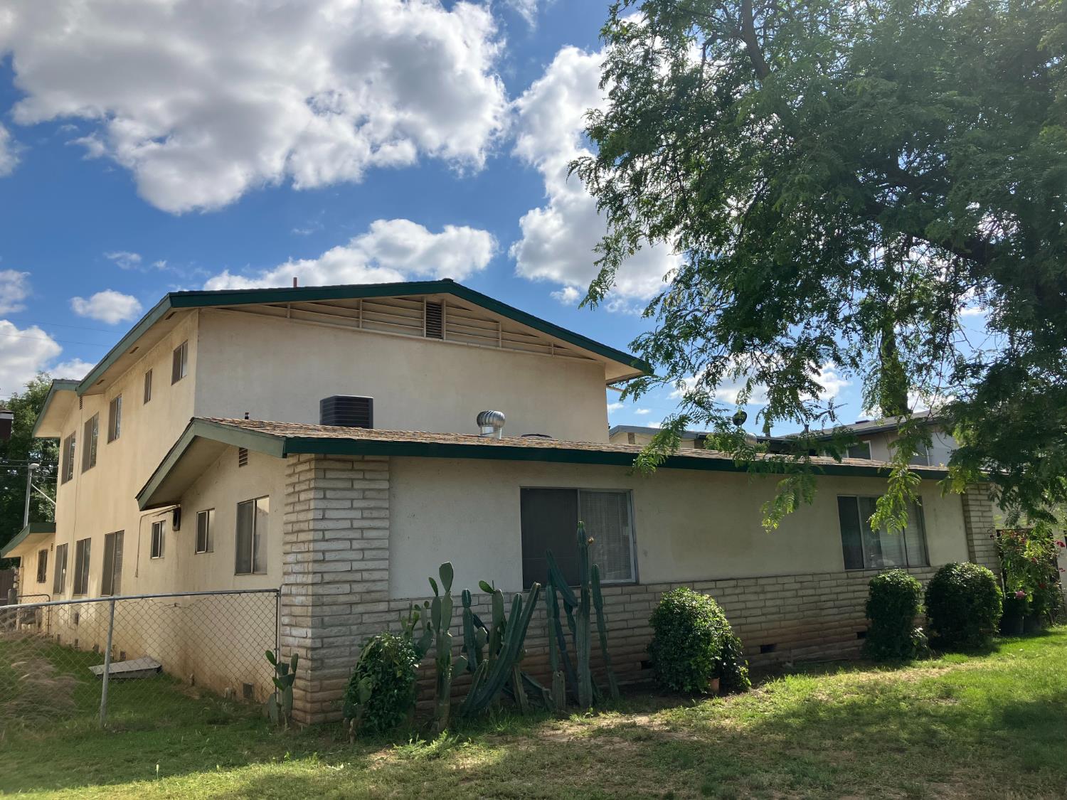 110 E Dakota Ave, Fresno, CA 93704