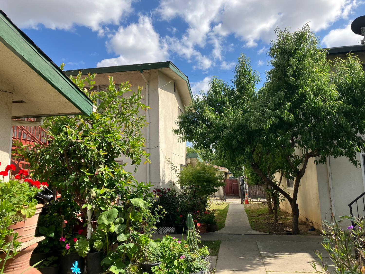 110 E Dakota Ave, Fresno, CA 93704