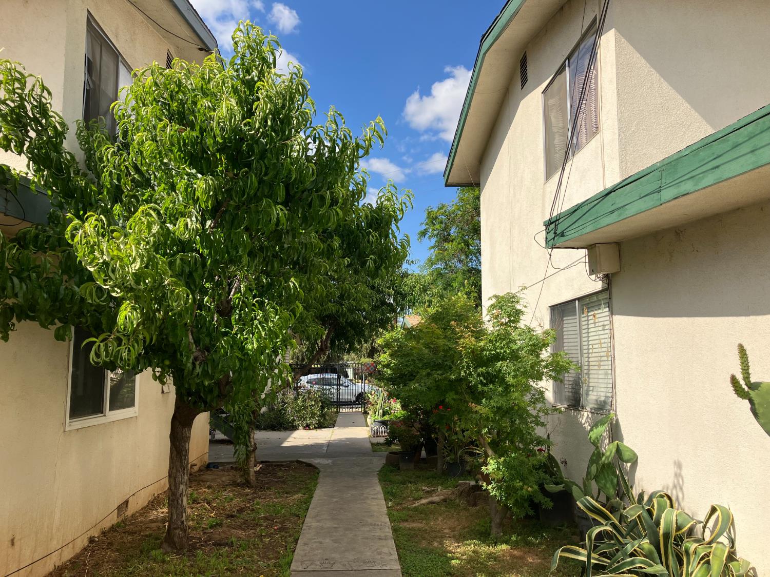 110 E Dakota Ave, Fresno, CA 93704