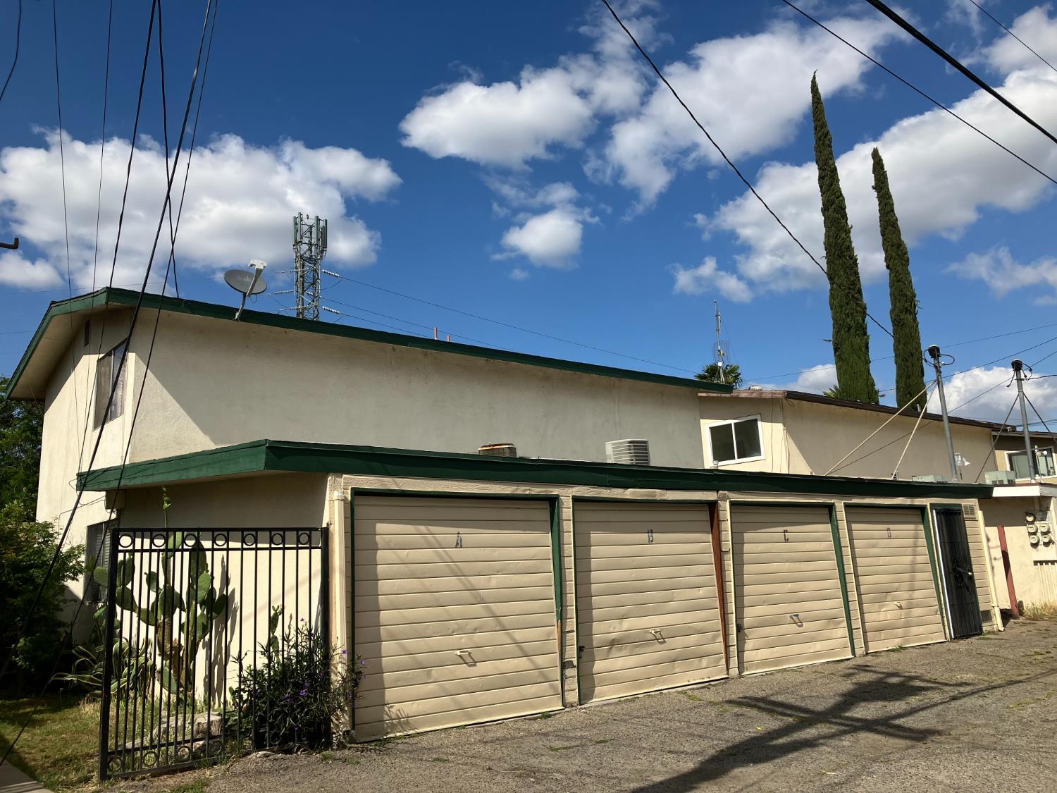 110 E Dakota Ave, Fresno, CA 93704