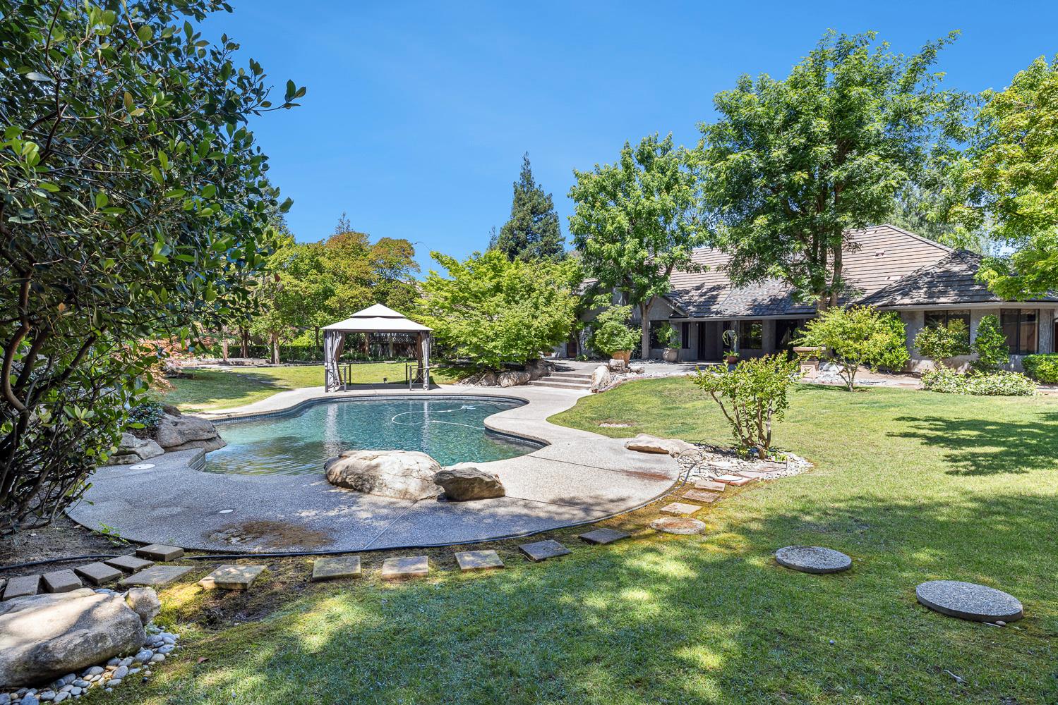 255 E shepherd Ave, Fresno, CA 93720