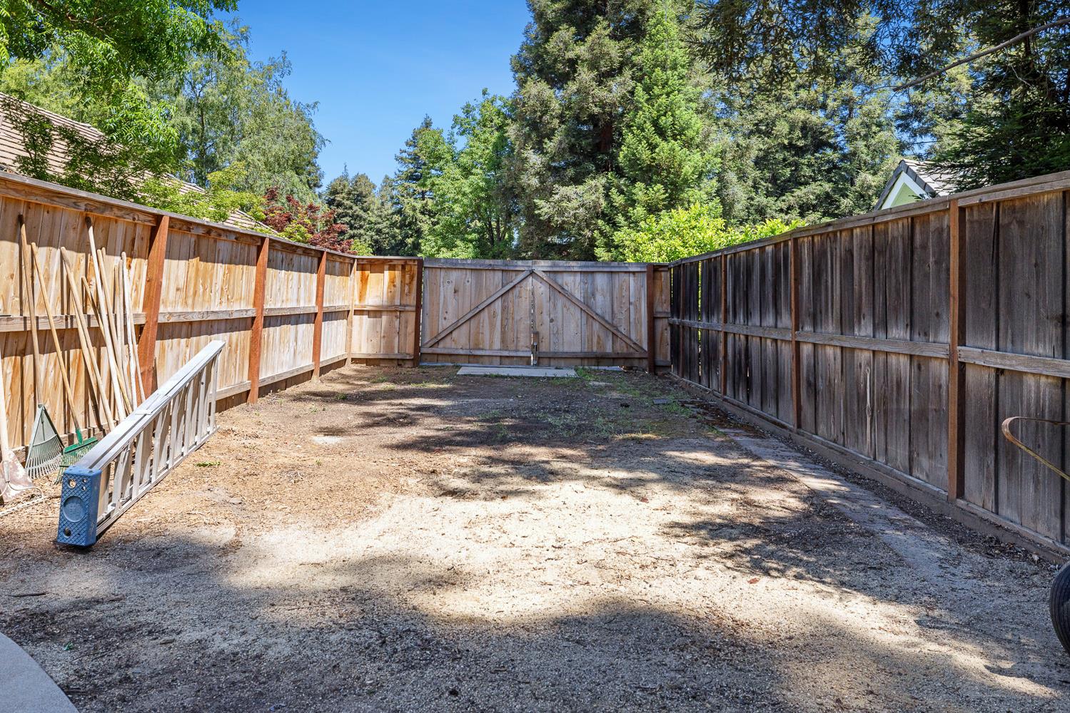 255 E shepherd Ave, Fresno, CA 93720