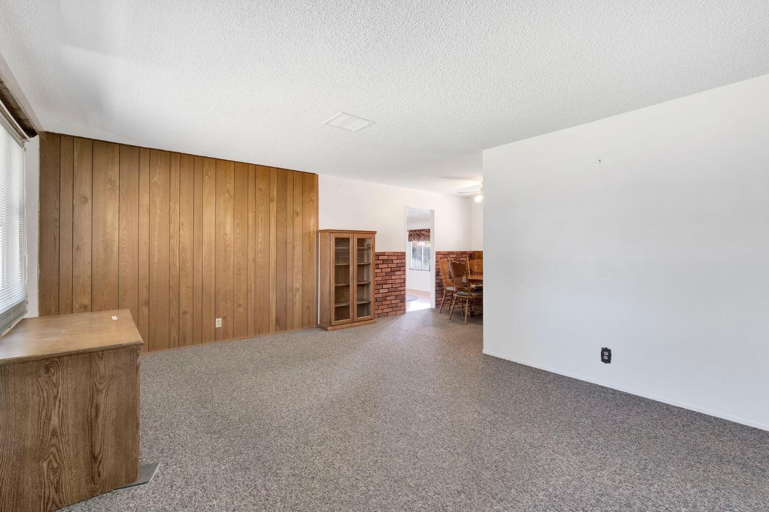 4063 N Sunnyside Ave, Fresno, CA 93727