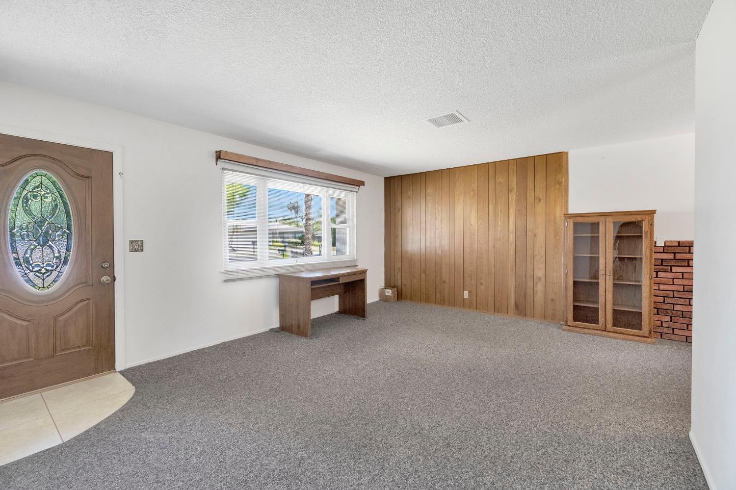 4063 N Sunnyside Ave, Fresno, CA 93727