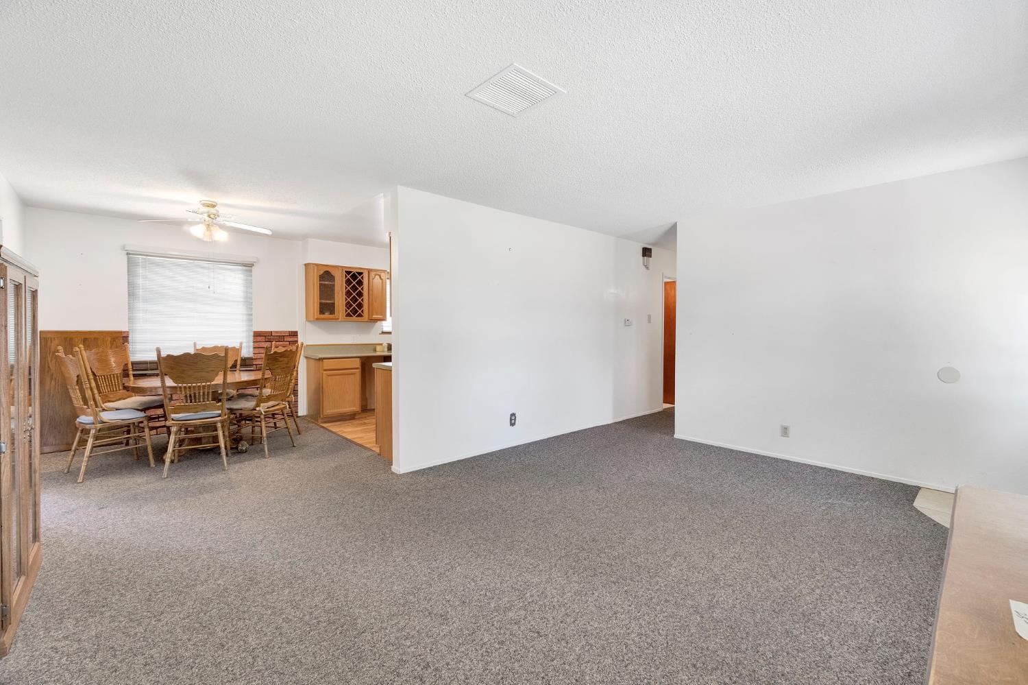 4063 N Sunnyside Ave, Fresno, CA 93727