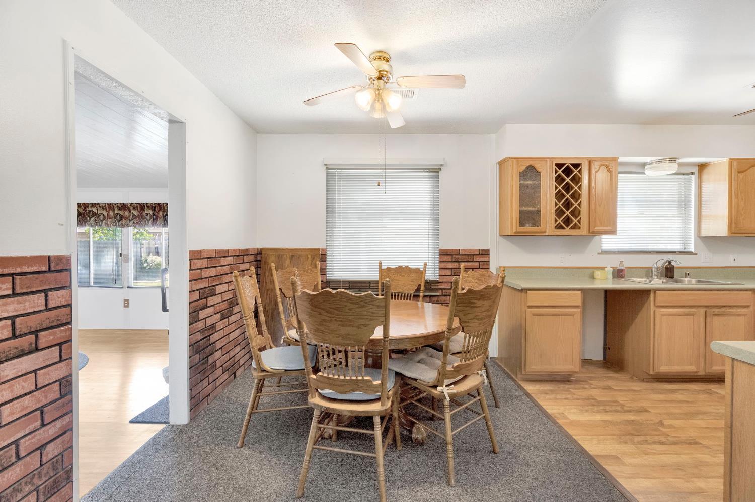 4063 N Sunnyside Ave, Fresno, CA 93727