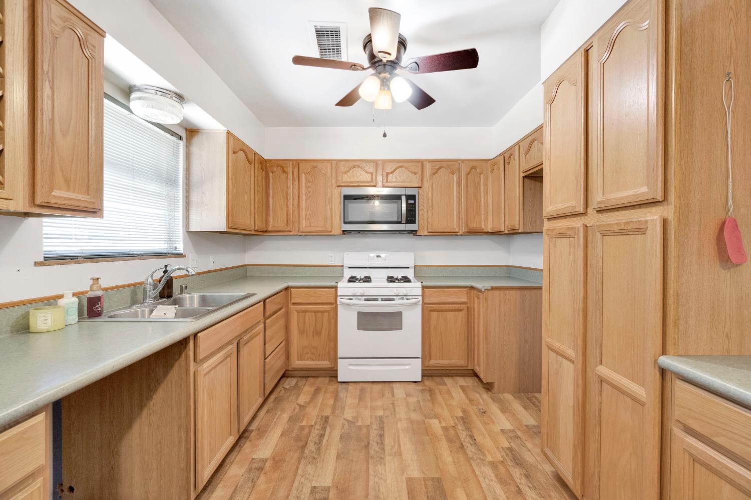 4063 N Sunnyside Ave, Fresno, CA 93727