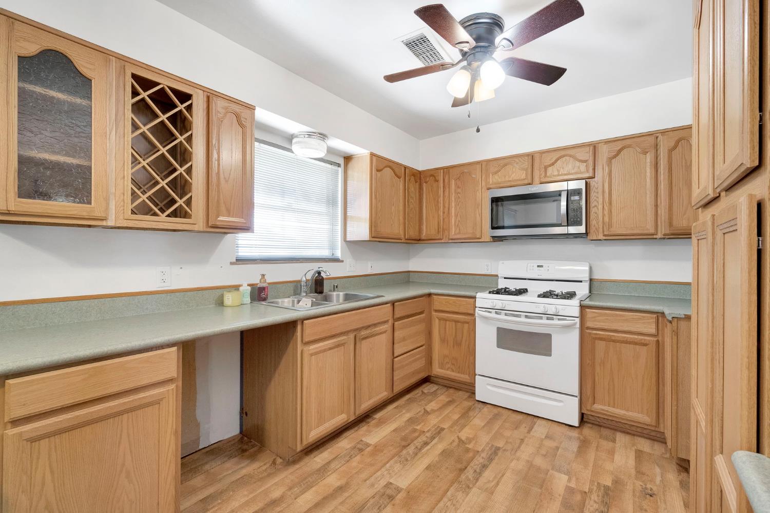 4063 N Sunnyside Ave, Fresno, CA 93727