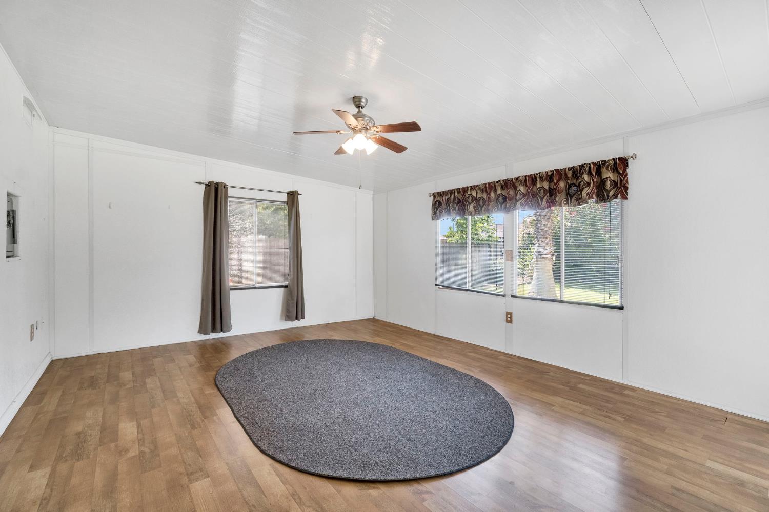 4063 N Sunnyside Ave, Fresno, CA 93727