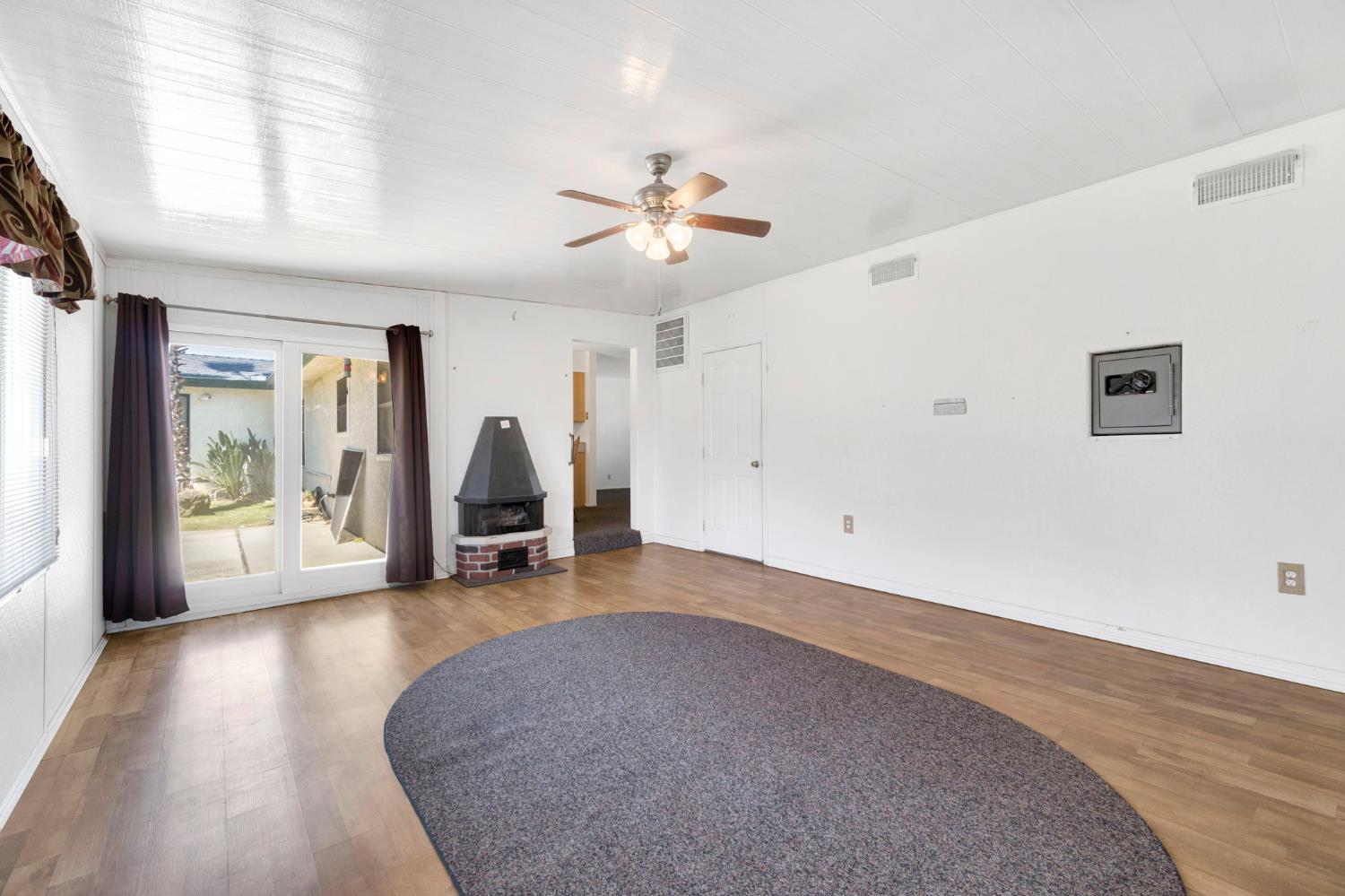 4063 N Sunnyside Ave, Fresno, CA 93727