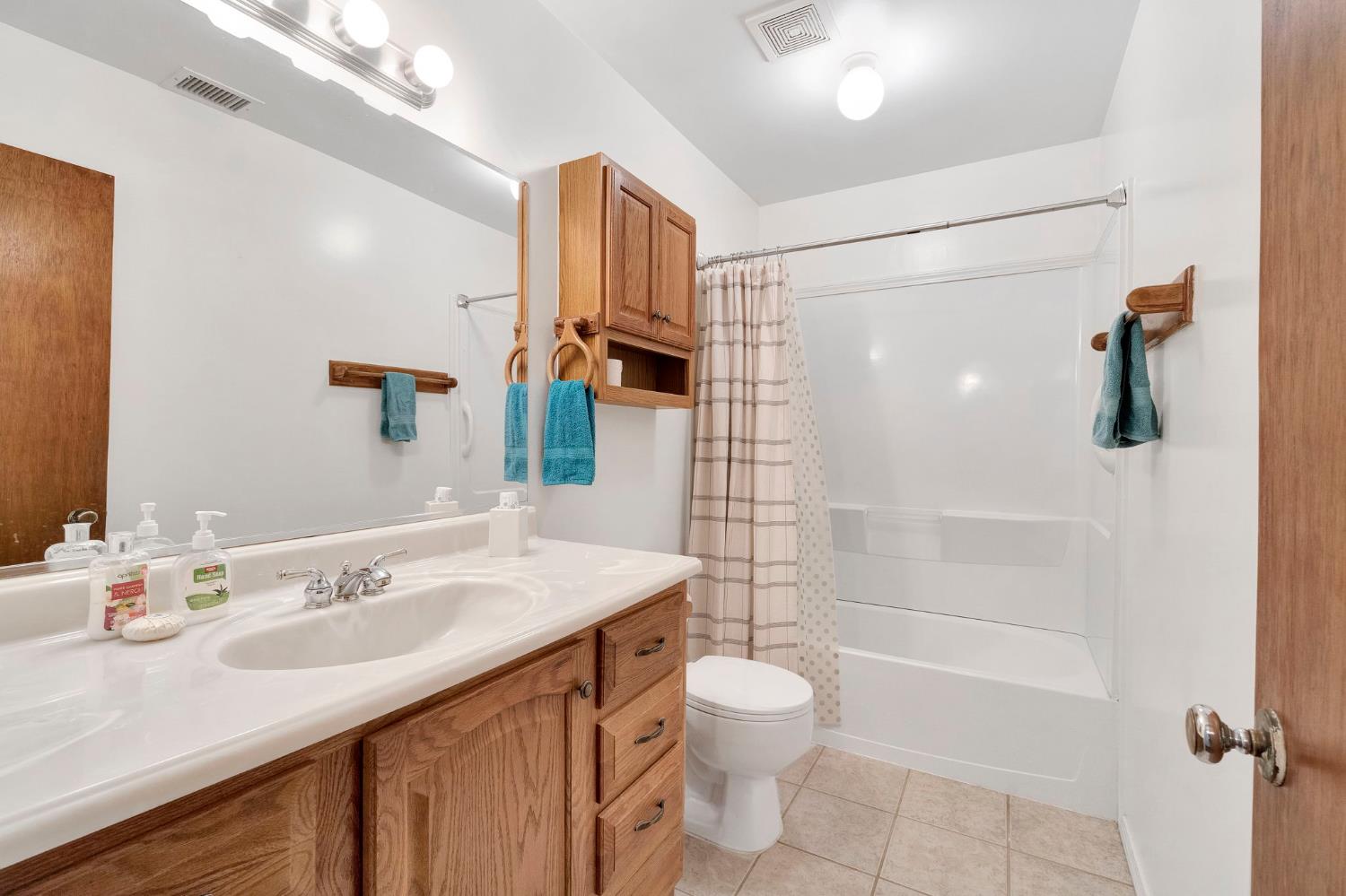 4063 N Sunnyside Ave, Fresno, CA 93727