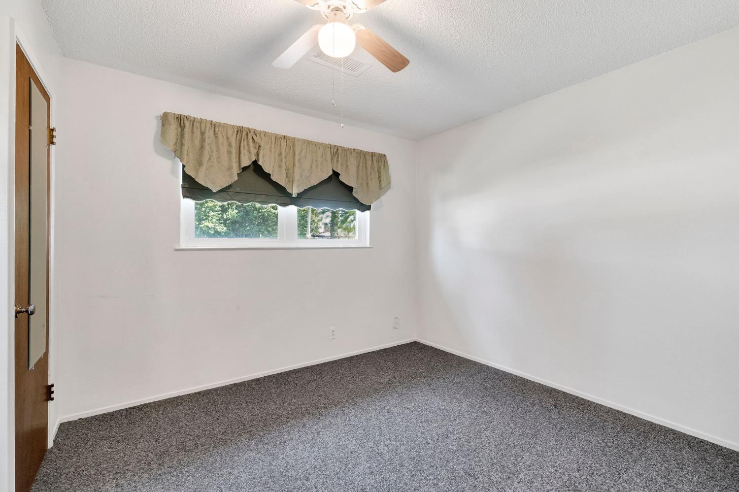 4063 N Sunnyside Ave, Fresno, CA 93727