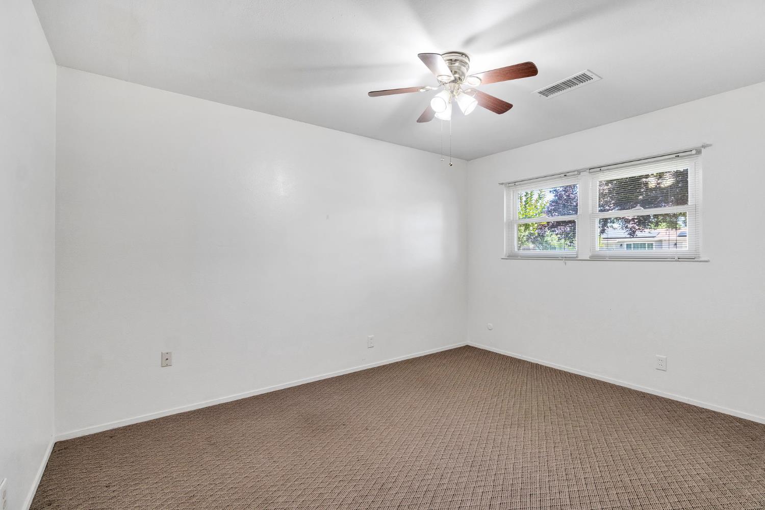 4063 N Sunnyside Ave, Fresno, CA 93727