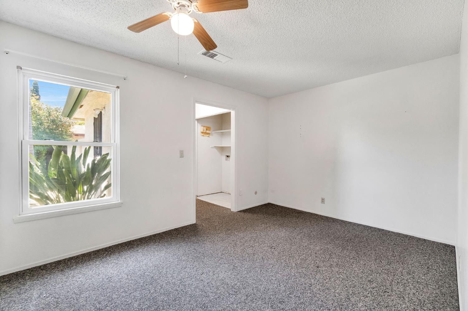 4063 N Sunnyside Ave, Fresno, CA 93727