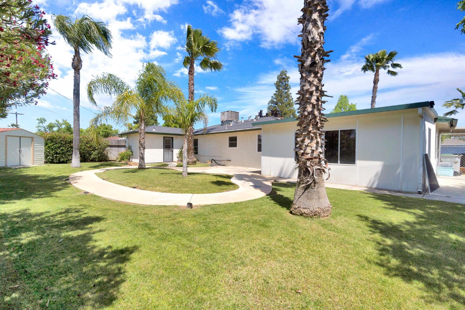 4063 N Sunnyside Ave, Fresno, CA 93727