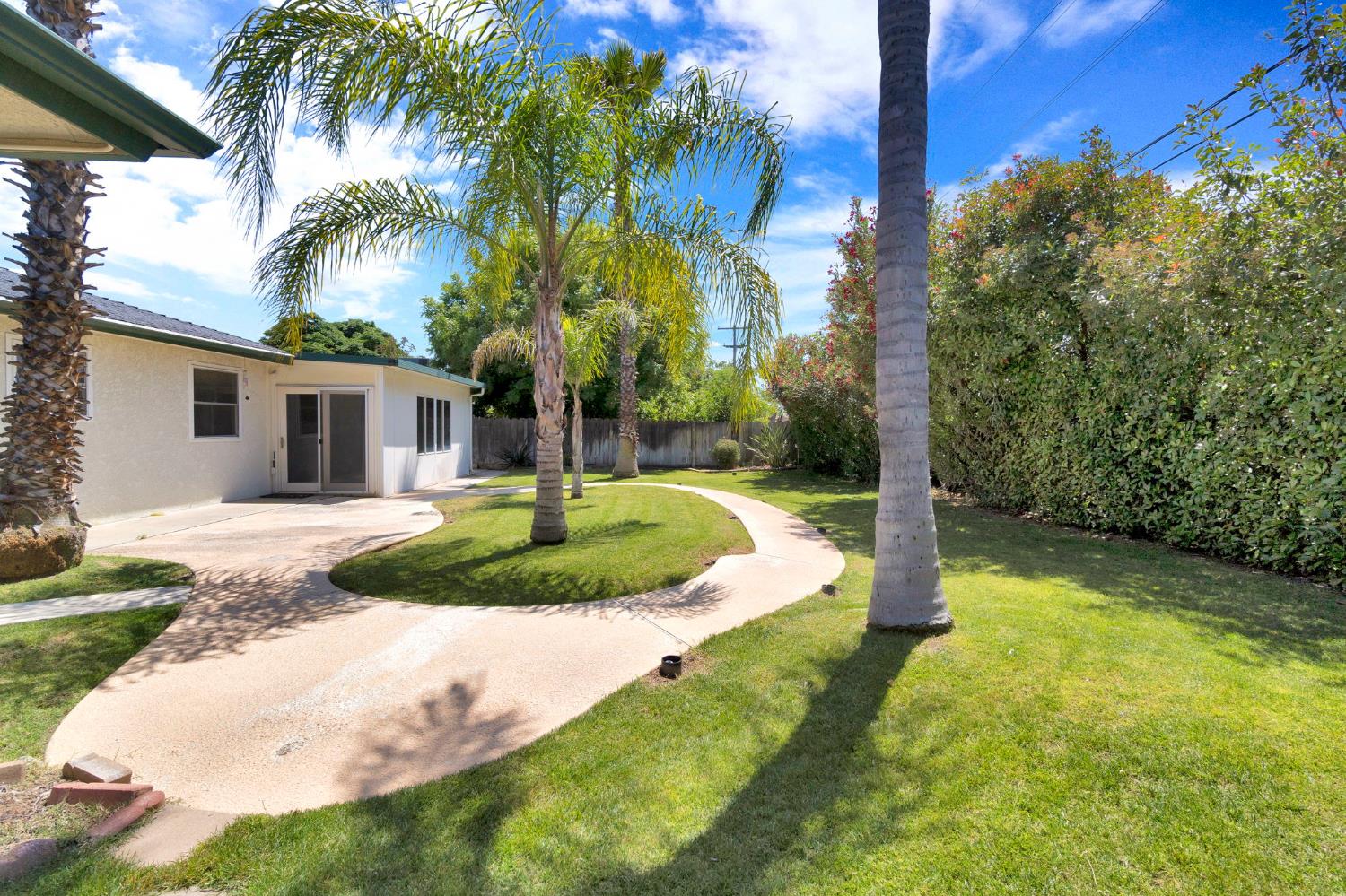 4063 N Sunnyside Ave, Fresno, CA 93727