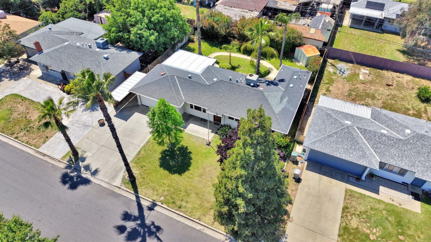 4063 N Sunnyside Ave, Fresno, CA 93727