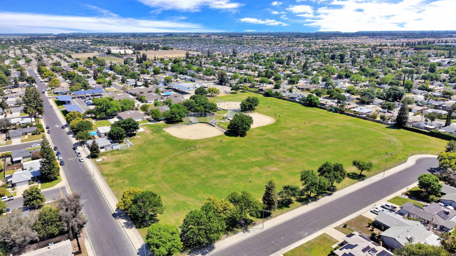 4063 N Sunnyside Ave, Fresno, CA 93727