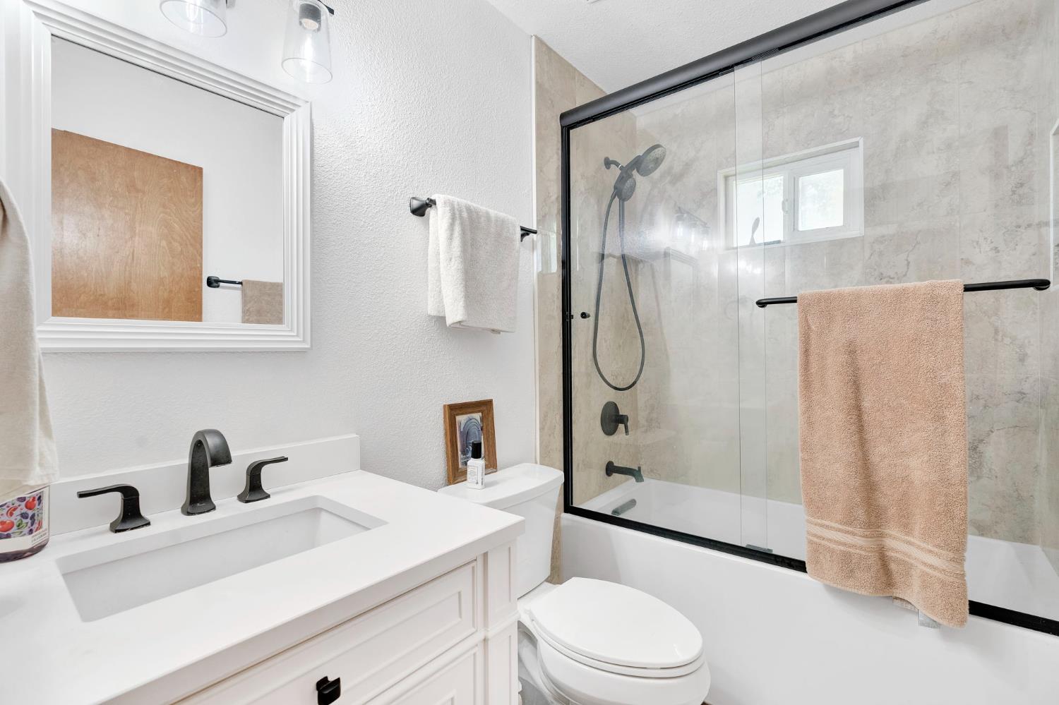 13324 Elder Ave, Hanford, CA 93230