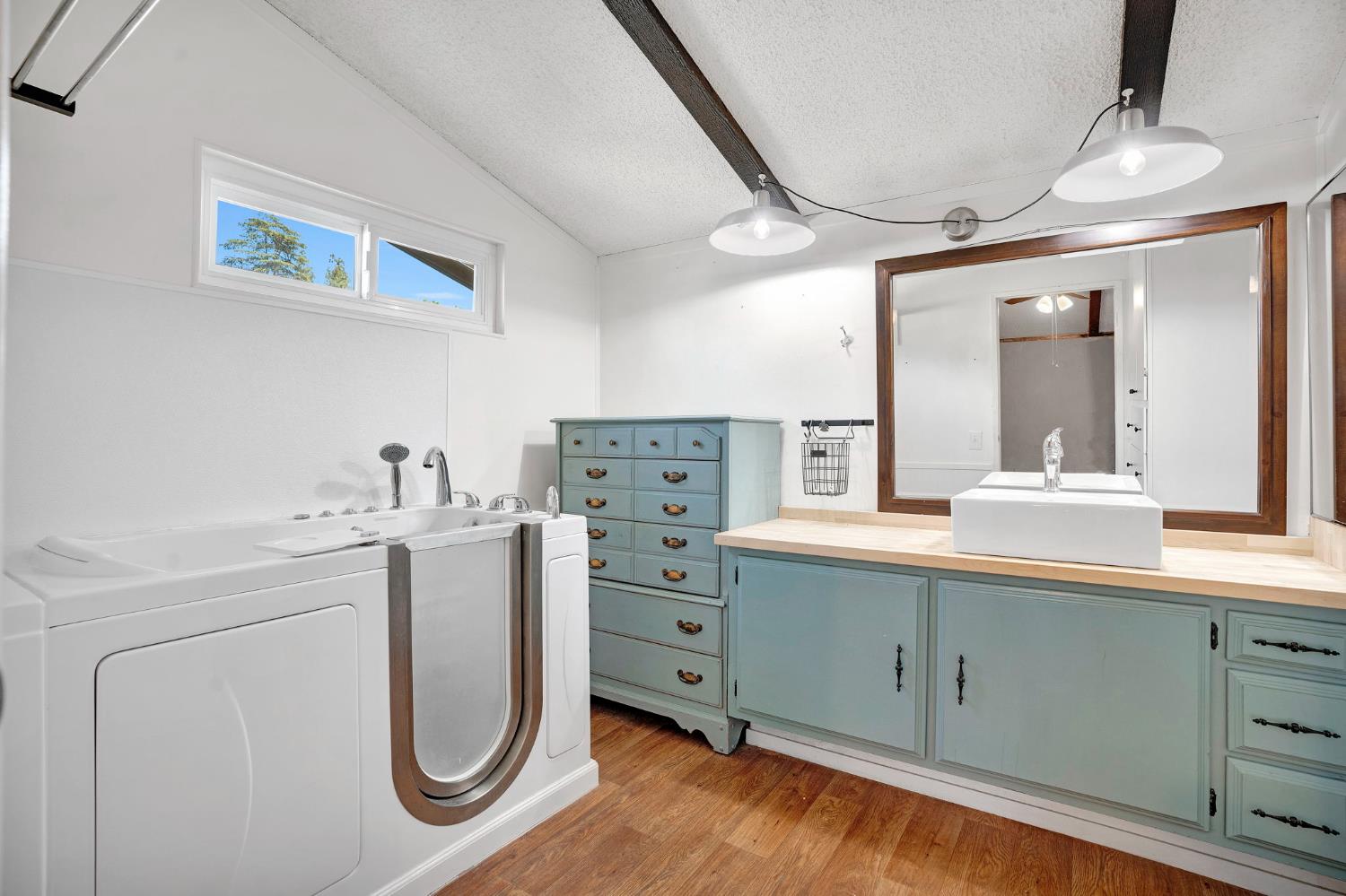 371 N Bethel Ave #70, Sanger, CA 93657