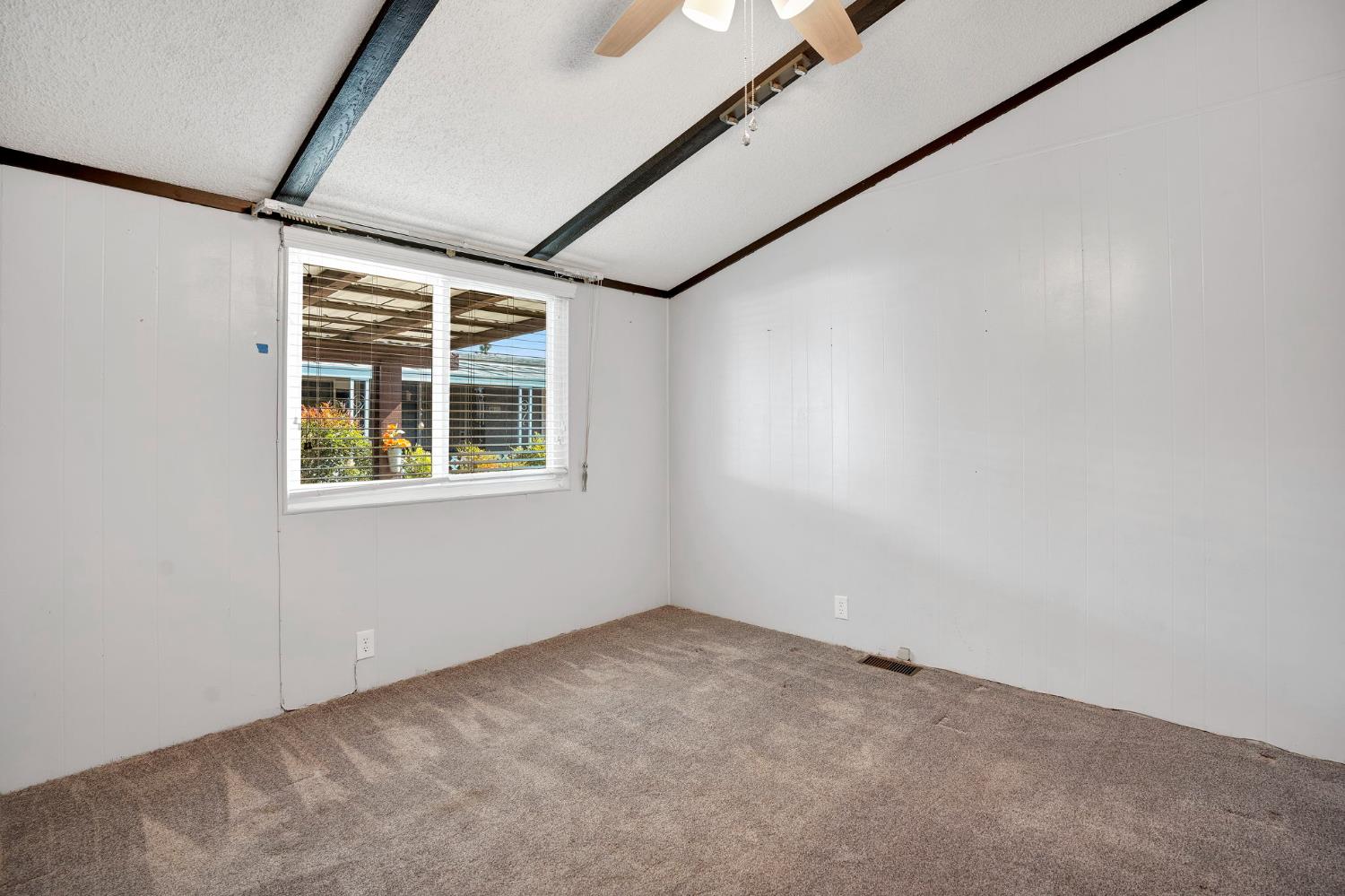 371 N Bethel Ave #70, Sanger, CA 93657