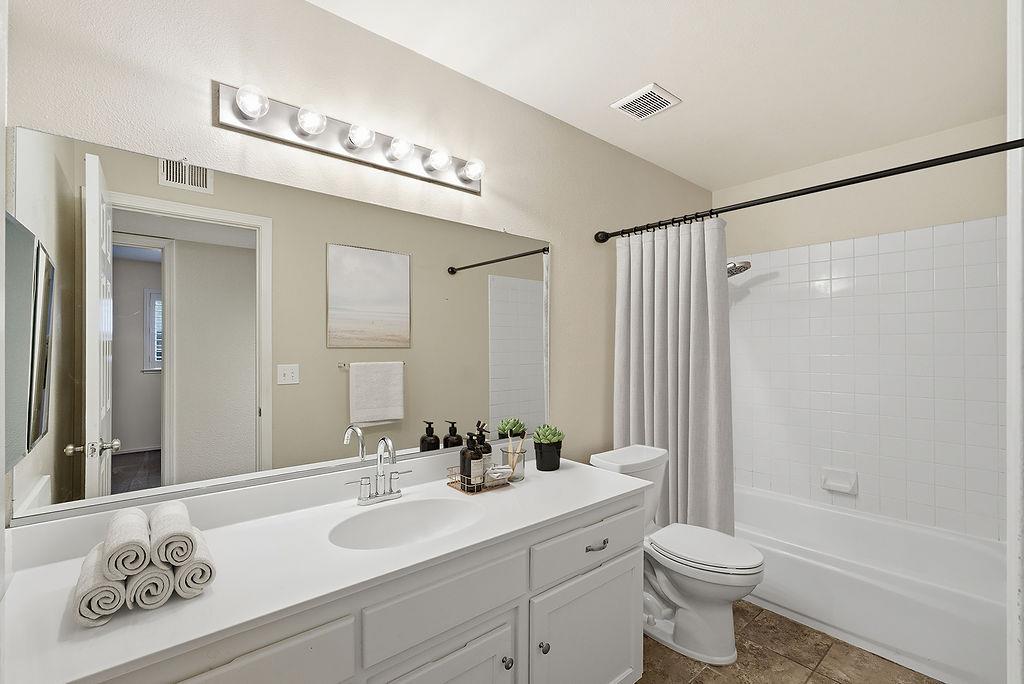 5215 W Fremont Ave, Fresno, CA 93722