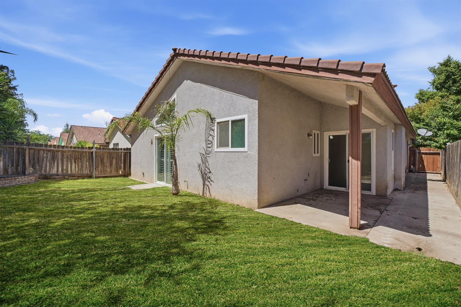 5215 W Fremont Ave, Fresno, CA 93722