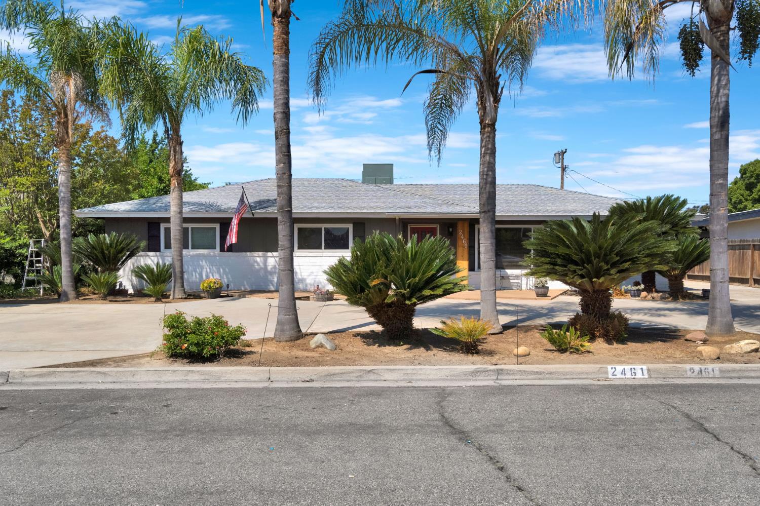 2461 16Th Ave, Kingsburg, CA 93631