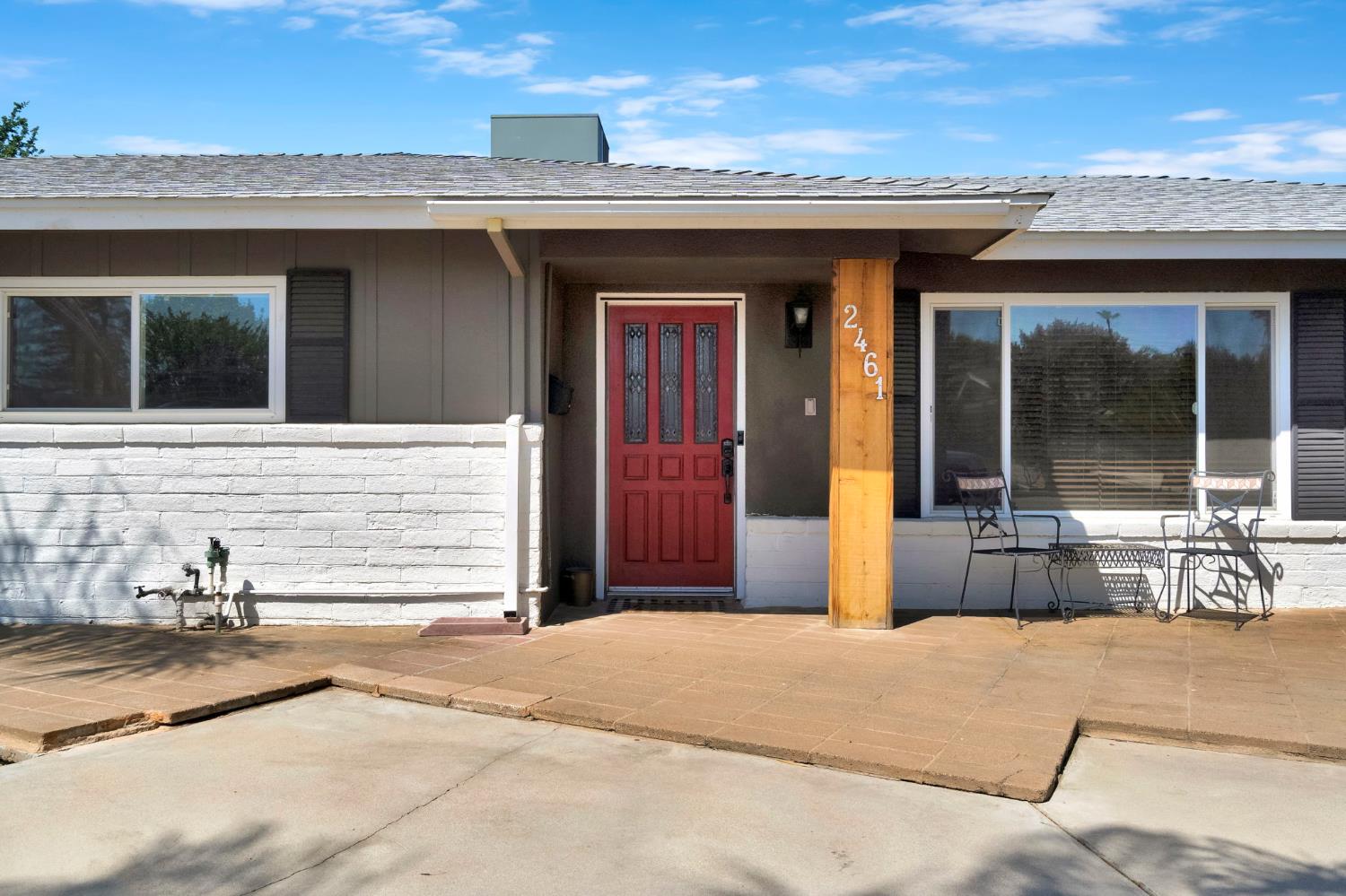 2461 16Th Ave, Kingsburg, CA 93631